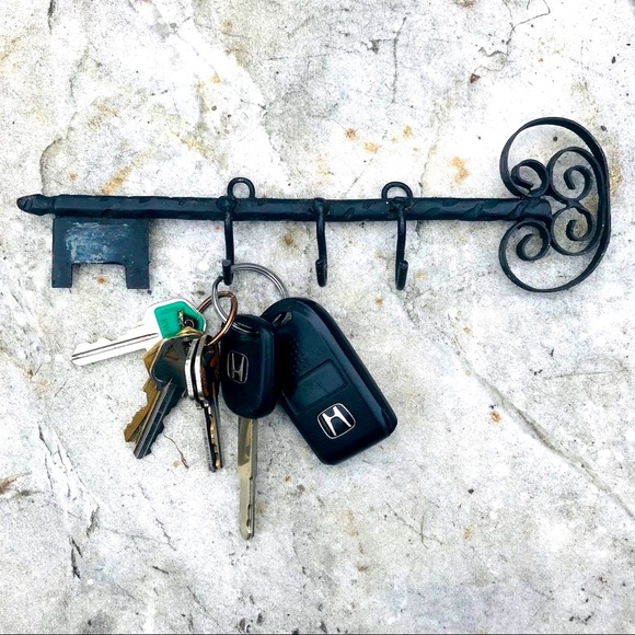 Vintage BLACK KEY RACK in hammered metal with 3 key hooks Handcrafted - Picture 7 of 7